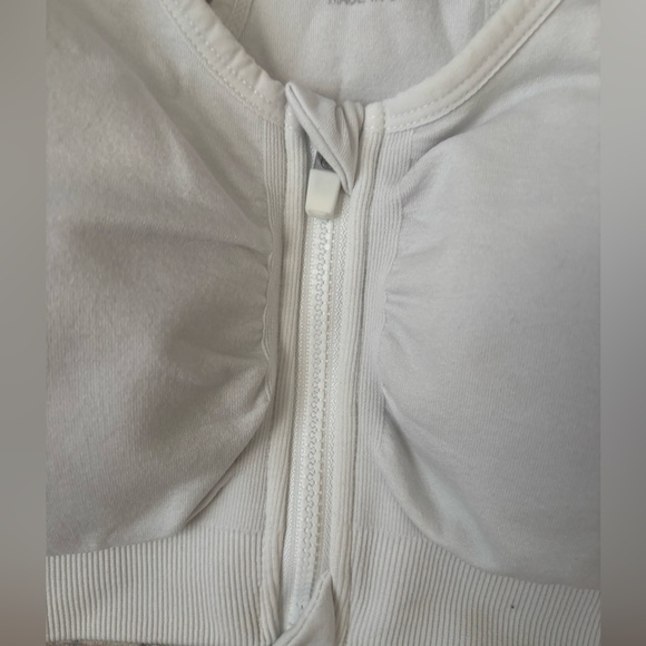 🌿🦋 WANAYOU Women's Seamless Sports Bra 3-Pack - Black, Beige, and White - Picture 15 of 16